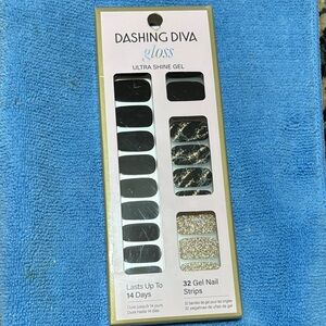 Dashing Diva Gloss Gel Press-On Nails - Black and Gold